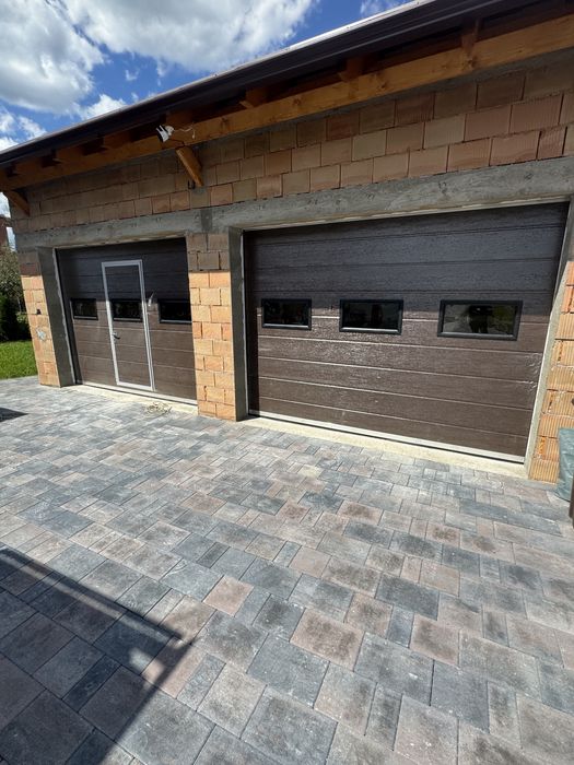 Usa garaj L2000 x H3000 gri cu geamuri -NOU!