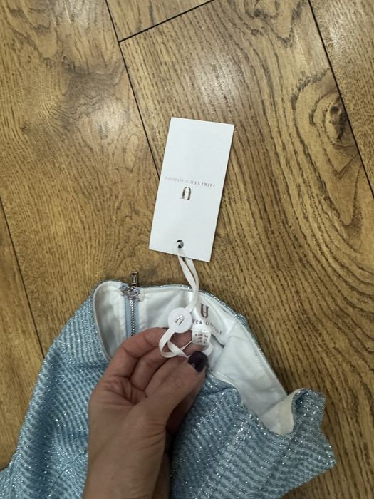 Блестяща синя рокля