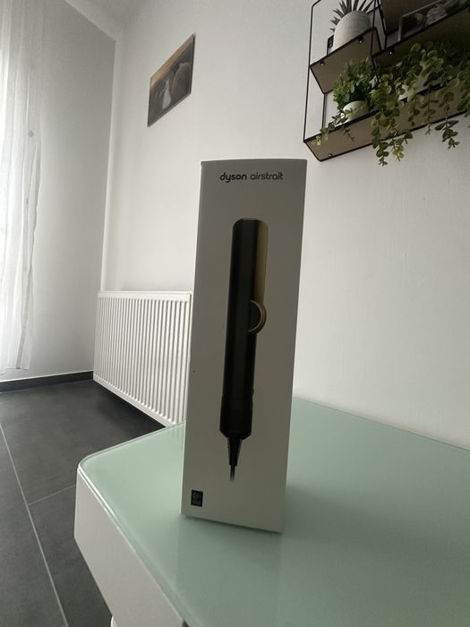 Vand aparat de indreptat parul  HT01 Dyson Airstrait