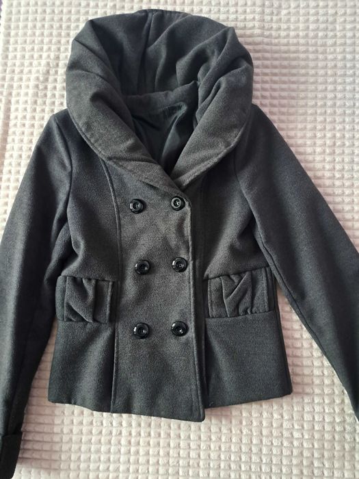 Продавам тъмно -сиво палтенце