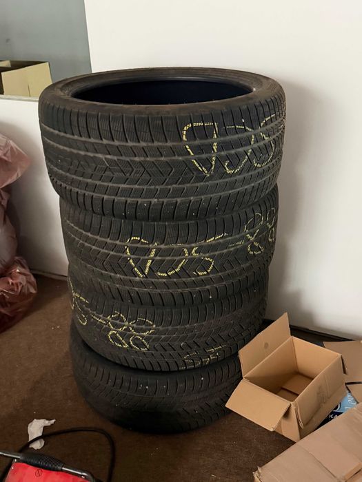 Vand anvelope Pirelli Scropion iarna  doua dimensiuni R22 35/315 si275