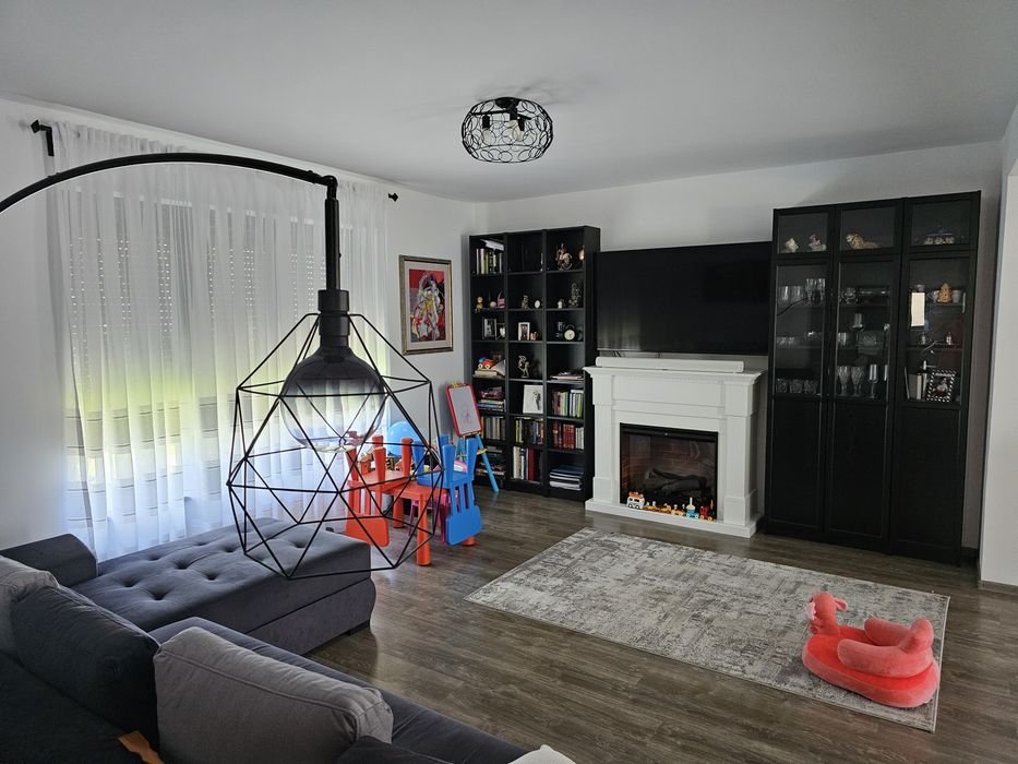 Direct Proprietar ,Vlila 2015,5 camere,teren 425mp,toate utilitatile