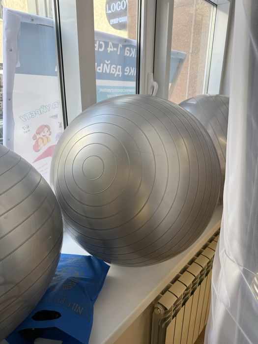 Продаю гимнастические шары