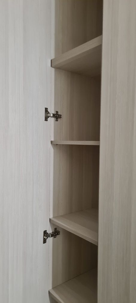 Продам шкаф в прихожую  новую