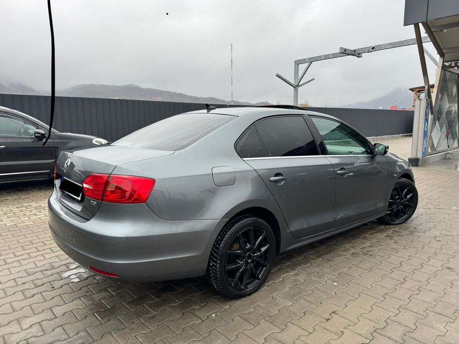 Volkswagen Jetta 2.0 TDI Automat 2013