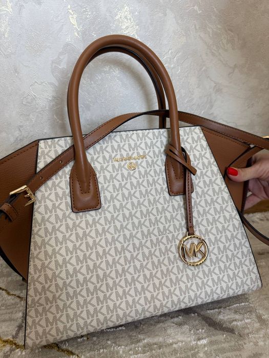 Строго оригинальная сумка от Michael Kors