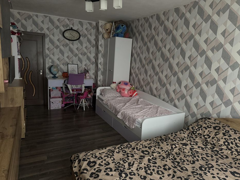 Продавам двустаен Радомир