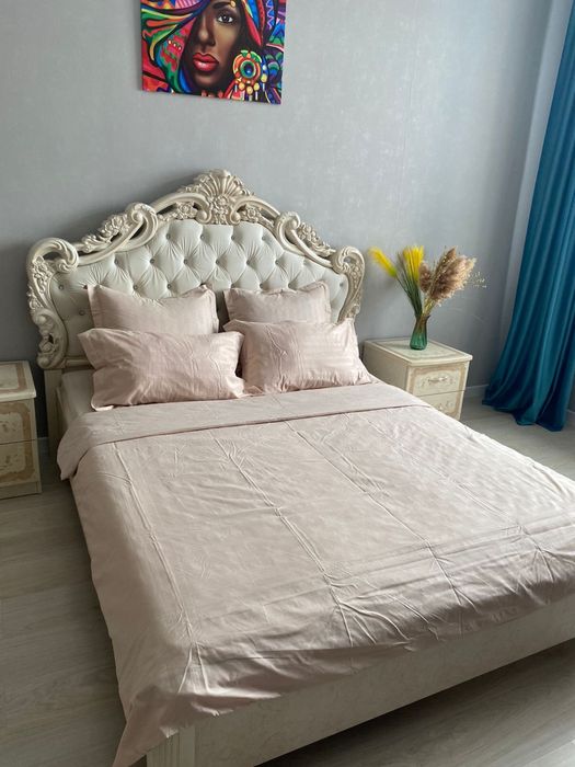 Продам кровать с тумбочками