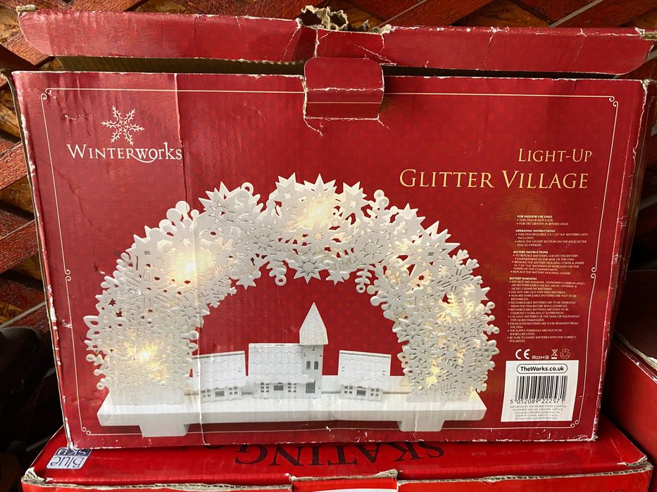 Vind ornamente Crăciun