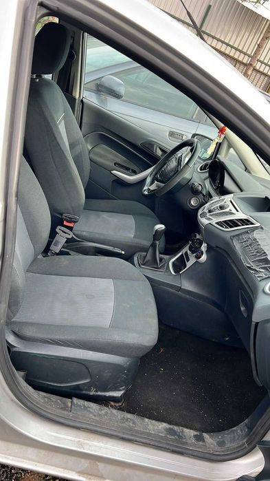 Dezmembrez la pret avantajos autoturism Ford Fiesta
