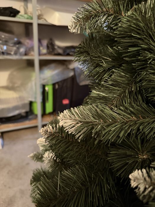 Brad artificial 2,3 m folosit un an ca nou