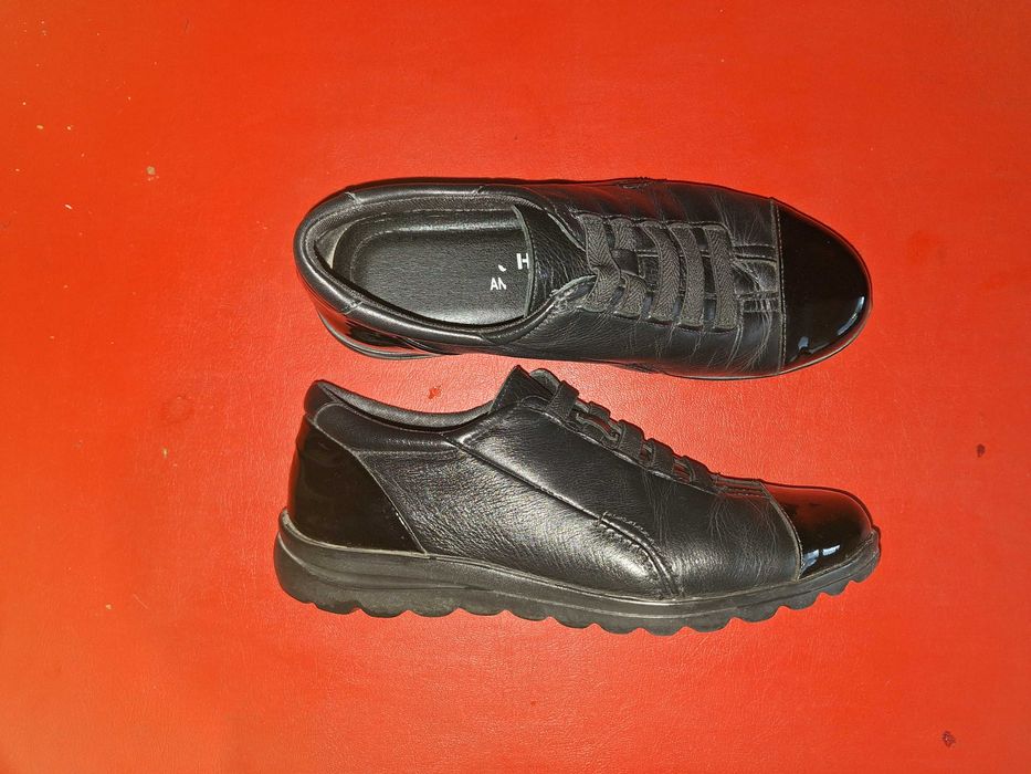 Испански кожени обувки в отлично състояние