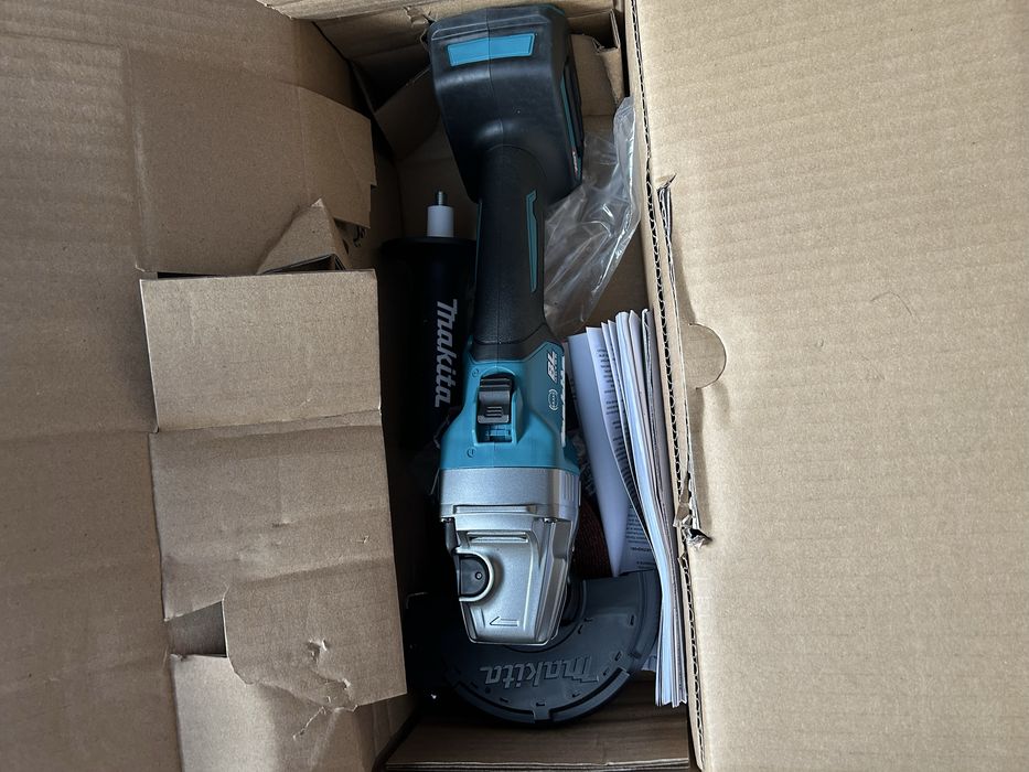 Pachet Makita Flex electric + Încărcător + Acumulator