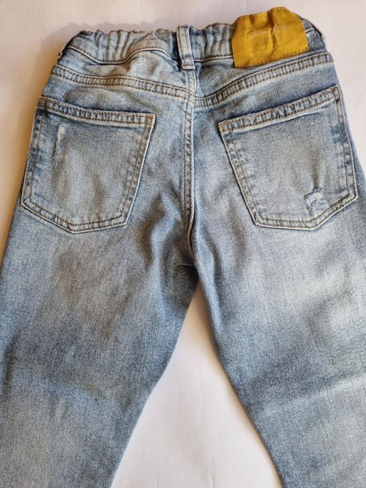 Свежа карирана риза в зелен нюанс и светло сини дънки Zara, 122 см.