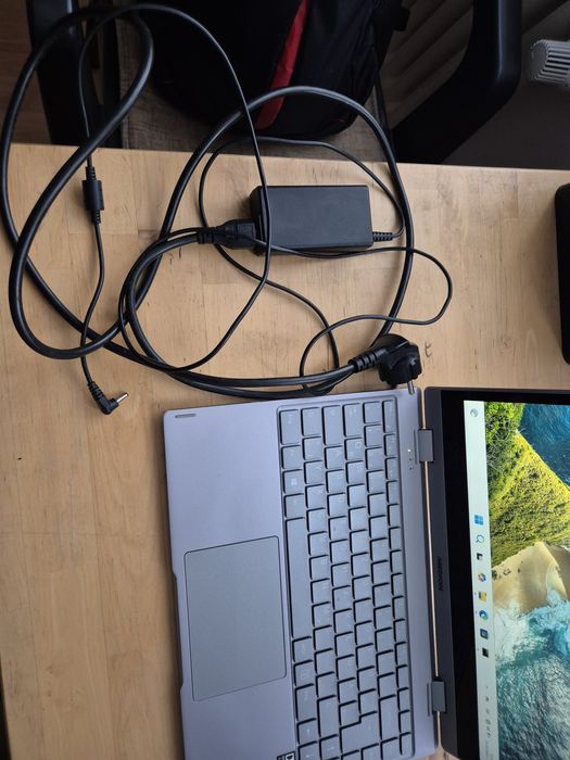Medion Touch Laptop – SSD, нова батерия, Windows 11