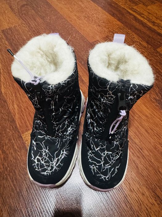 Продам зимнюю обувь детскую