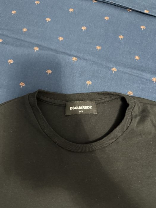 Vand tricouri Dsquared in stare excelenta