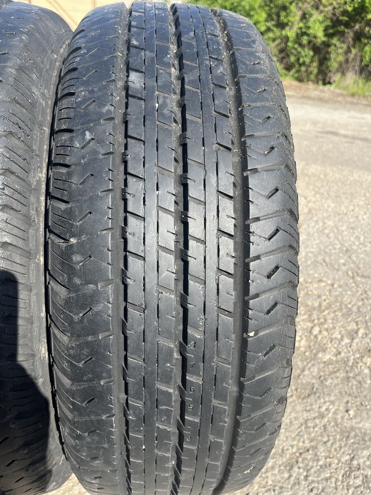 2 бр. летни гуми 215/70/15C Nokian 8 mm DOT 4515