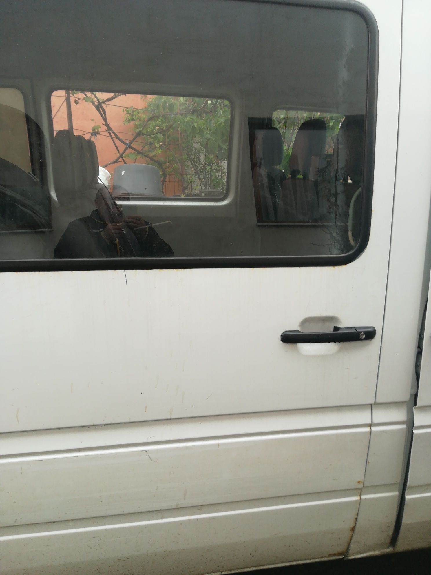 Vând Mercedes sprinter cu 9 locuri în stare de funcționare