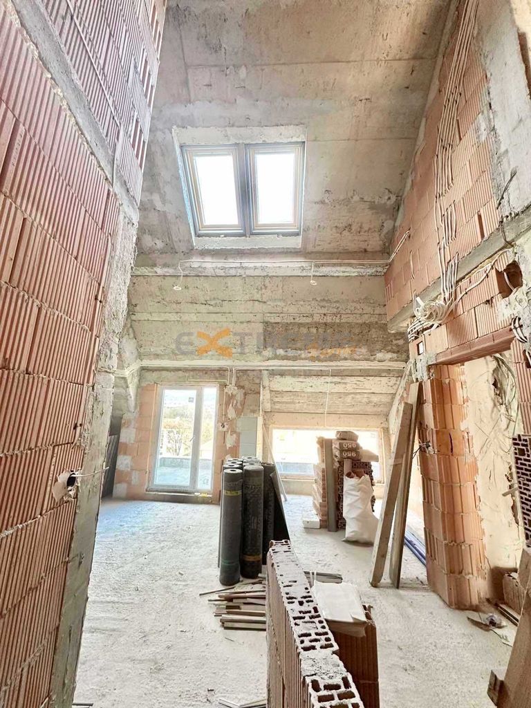 Продава се Тристаен апартамент в Варна, Погреби - 124 кв.м за 1500 €/кв.м - Снимка #1