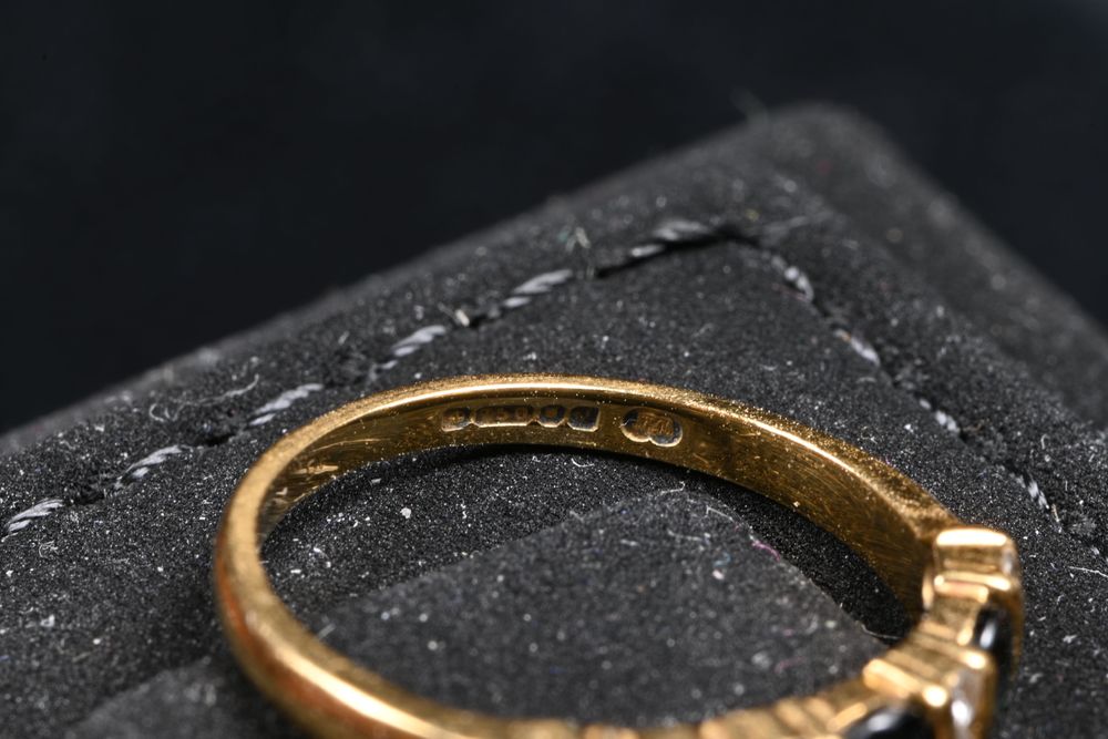 Златен пръстен Халка 18к (750) с 8 диаманта и 3 сапфира Размер 49