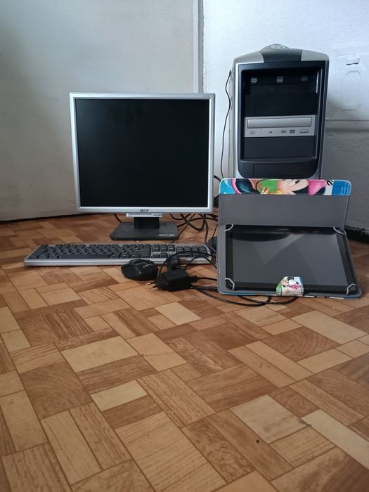 Всичко което се вижда на снимката се продава