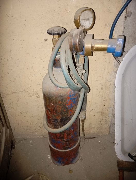 Vând 2 tuburi de oxigen