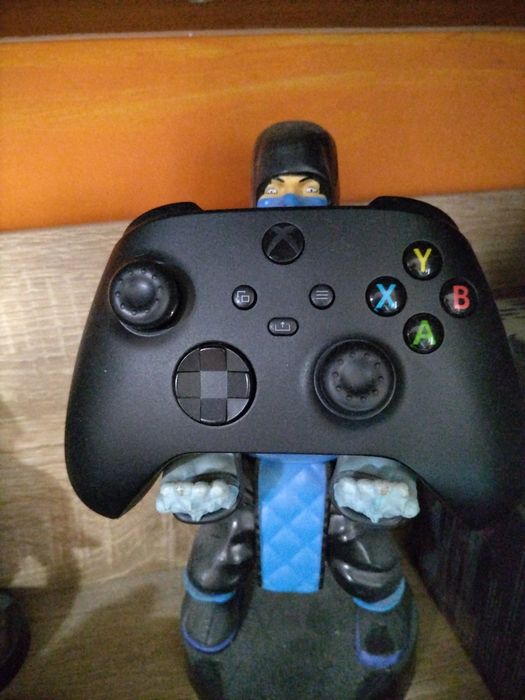 Jucarie copii consola Xbox One X 1 Tb 2 manete stare ca noua