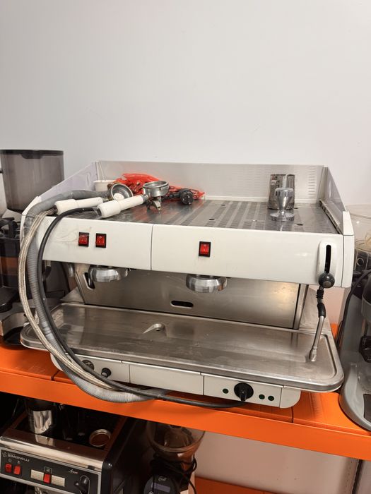 Продам кофемашину с кофемолкой можно в рассрочку