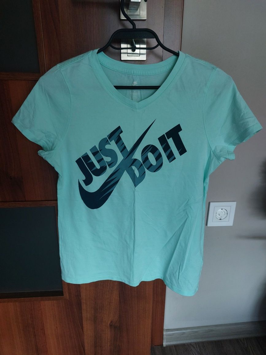 Дамски тениски найк адидас nike guess  adidas