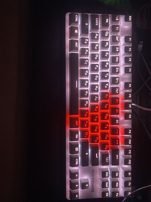 Продам клаву в хорошем состояниие red cqare ktl