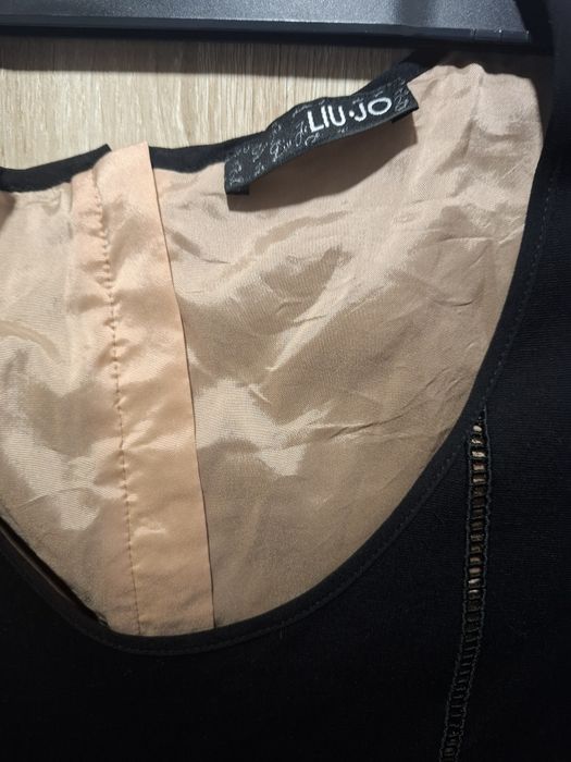 Дамска черна рокля до коляно