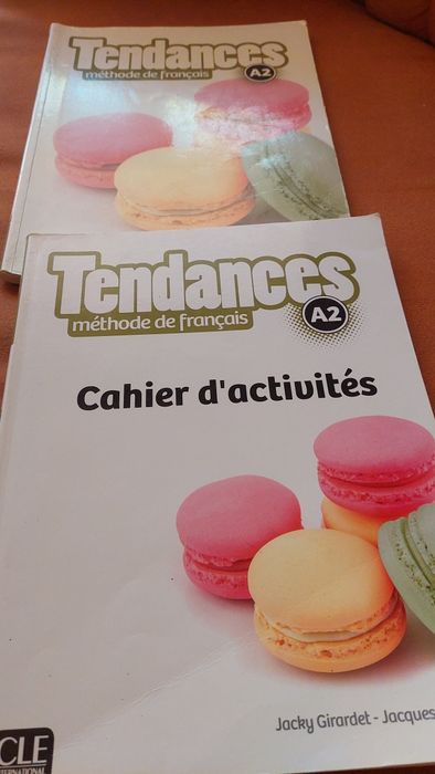 Учебник и учебна тетрадка по френски за ниво А2 Tendances