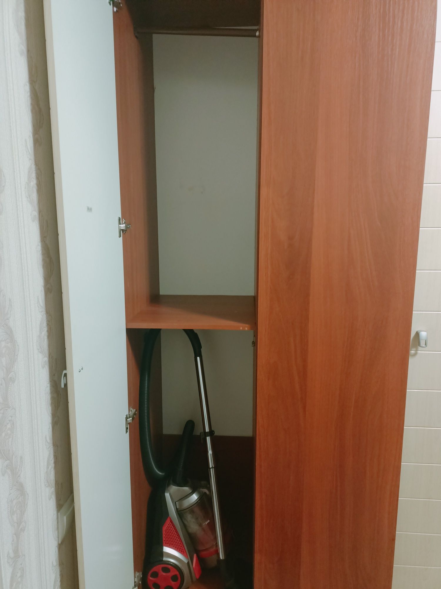Продам срочно шкаф