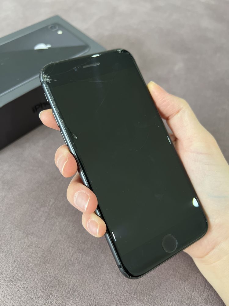 Срочно продается IPhone 8