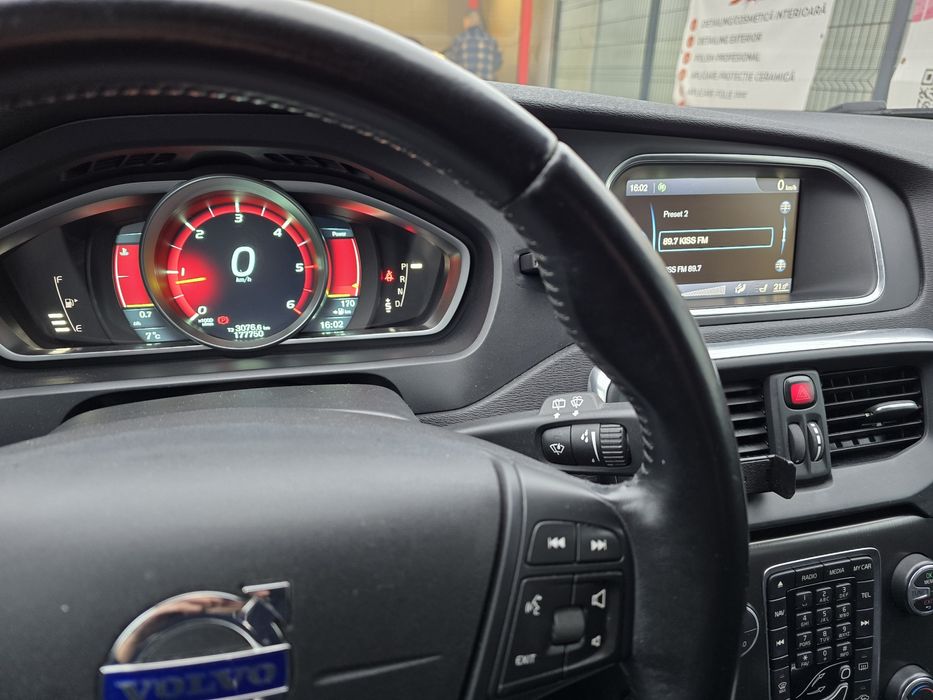 Vând Volvo v40 automat 1.6 diesel