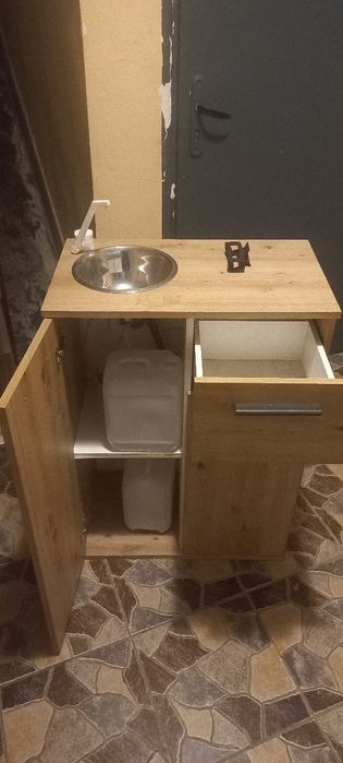 Шкаф за кемпер с мивка