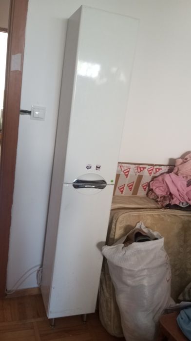 Белый шкаф для ванной за 19500 в хорошем состоянии с ножками