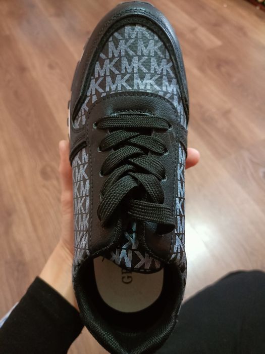 Абс новые крассовки 39 размера   хорошего качестваMK