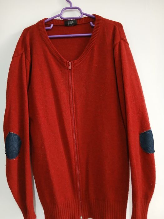 Pulovar barbati cu fermoar culoare grena masura 50 sau XL perfect