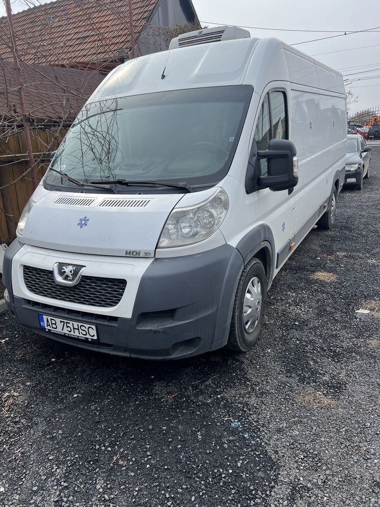 Vand peugeot boxer cu frig