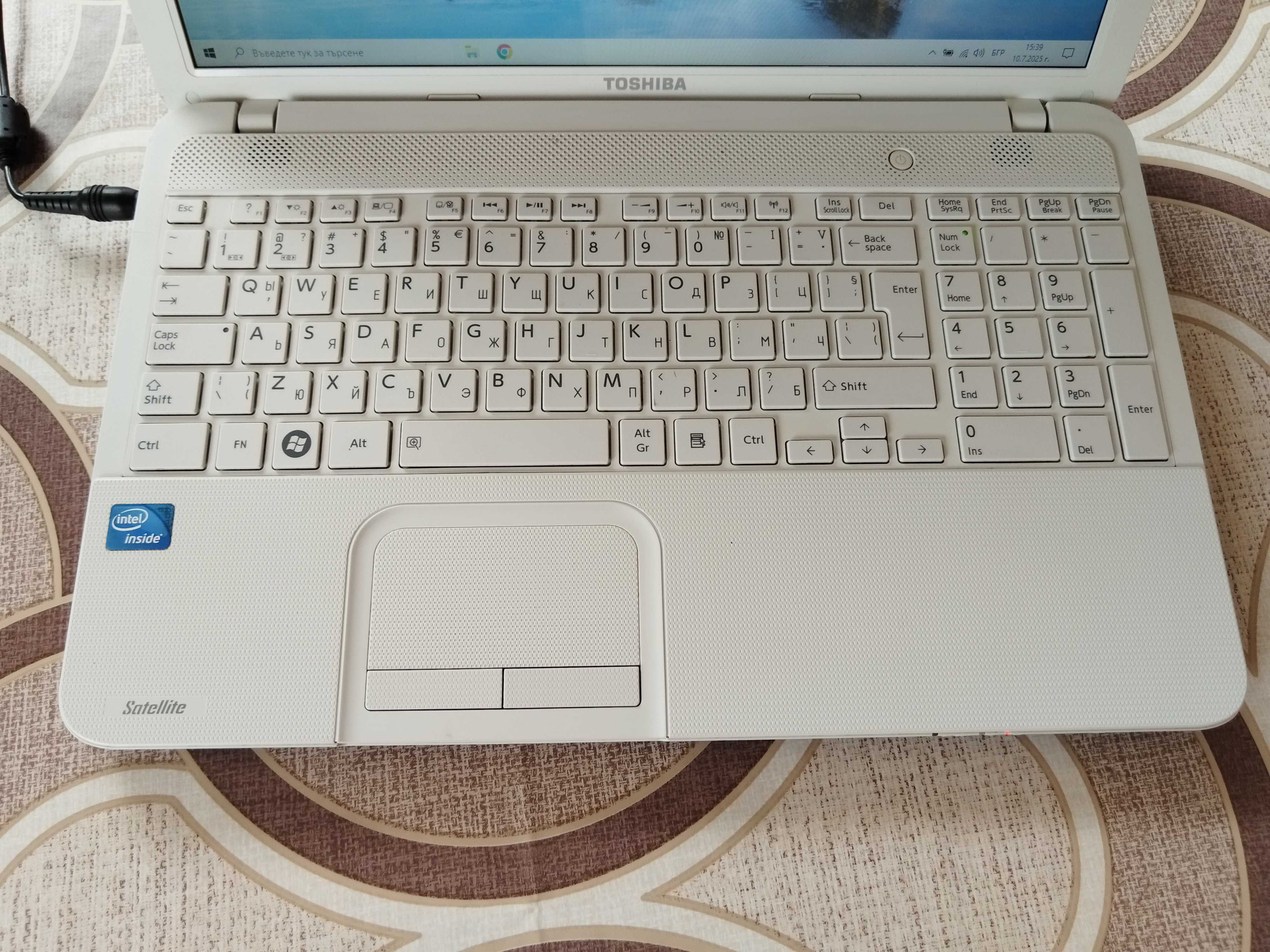 Лаптоп Toshiba Satellite C855
