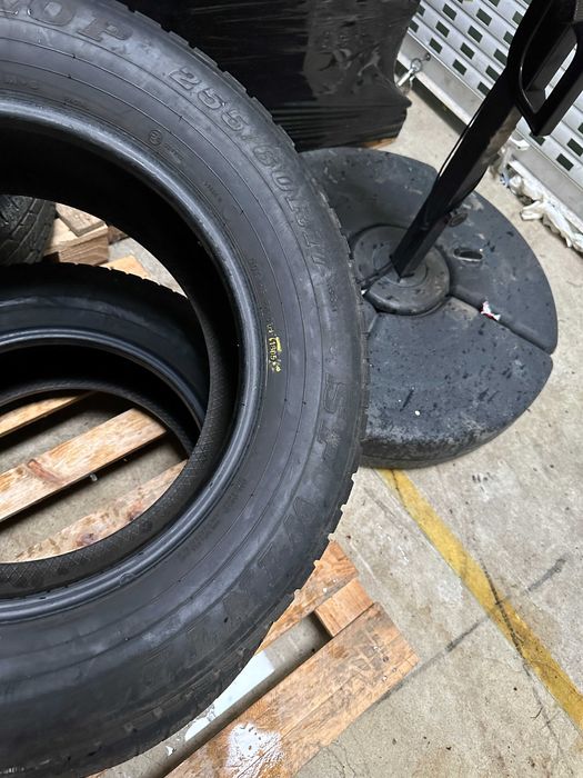 CAUCIUCURI  255/60/17 DUNLOP M+S anvelope S-H  150LEI -1 bucata stook