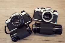 Aparat foto Olympus OM10 doua bucati cu trei obiective superbe