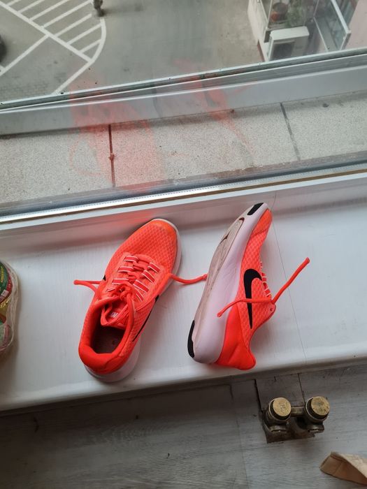 Adidașii Karl Lagerfeld nr 35 și Nike nr 35.5