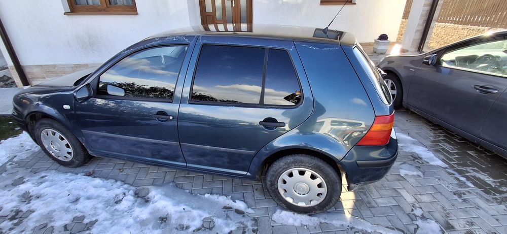 Golf 4 1.6 16V 105 cp 2001 benzina