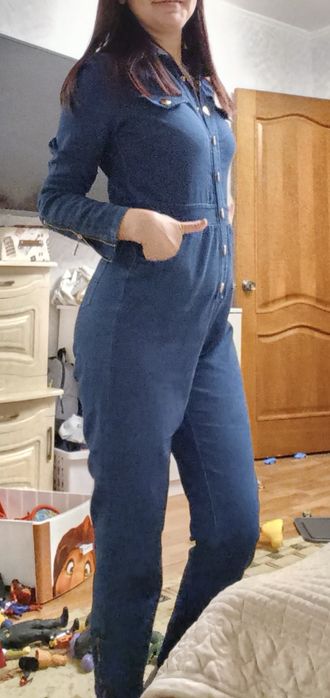 Отдам за коробку шоколада Мерси джинсовый комбинезон за 3000