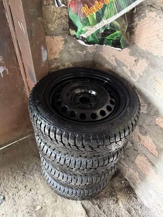 Продам зимние шины с дисками диски новые шини один сезон отездил