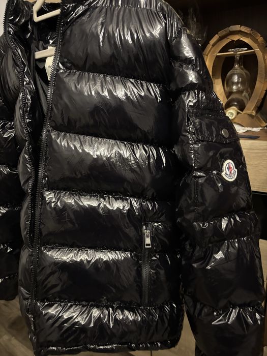 Vând geaca lucioasa Monc.