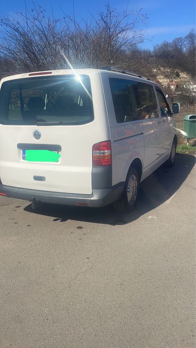 Vand wv t5 8+1 sau schimb cu nissan navara d40